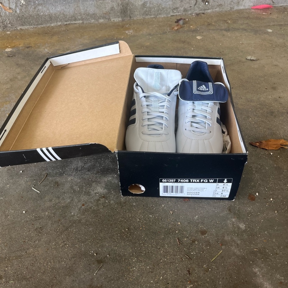 Adidas 7406 Women’s Size 6 Firm Ground Cleats - Picture 2 of 4
